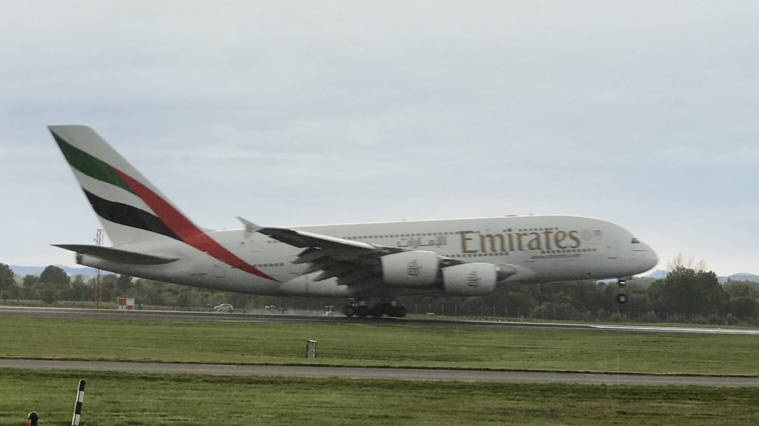 Glasgow airport taxi emirates A380